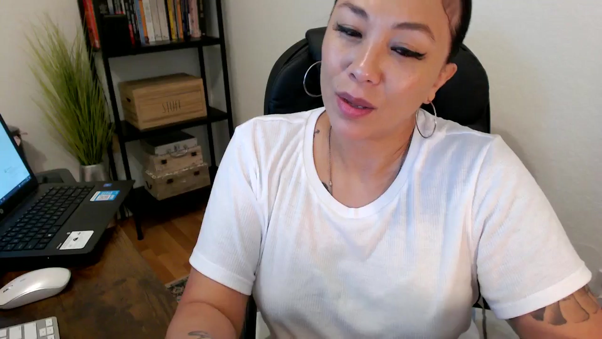 Gallery image thumbnail from MickaylaMoon's myfreecams stream on, 08/02/2024, 17:10 image 18 of 20