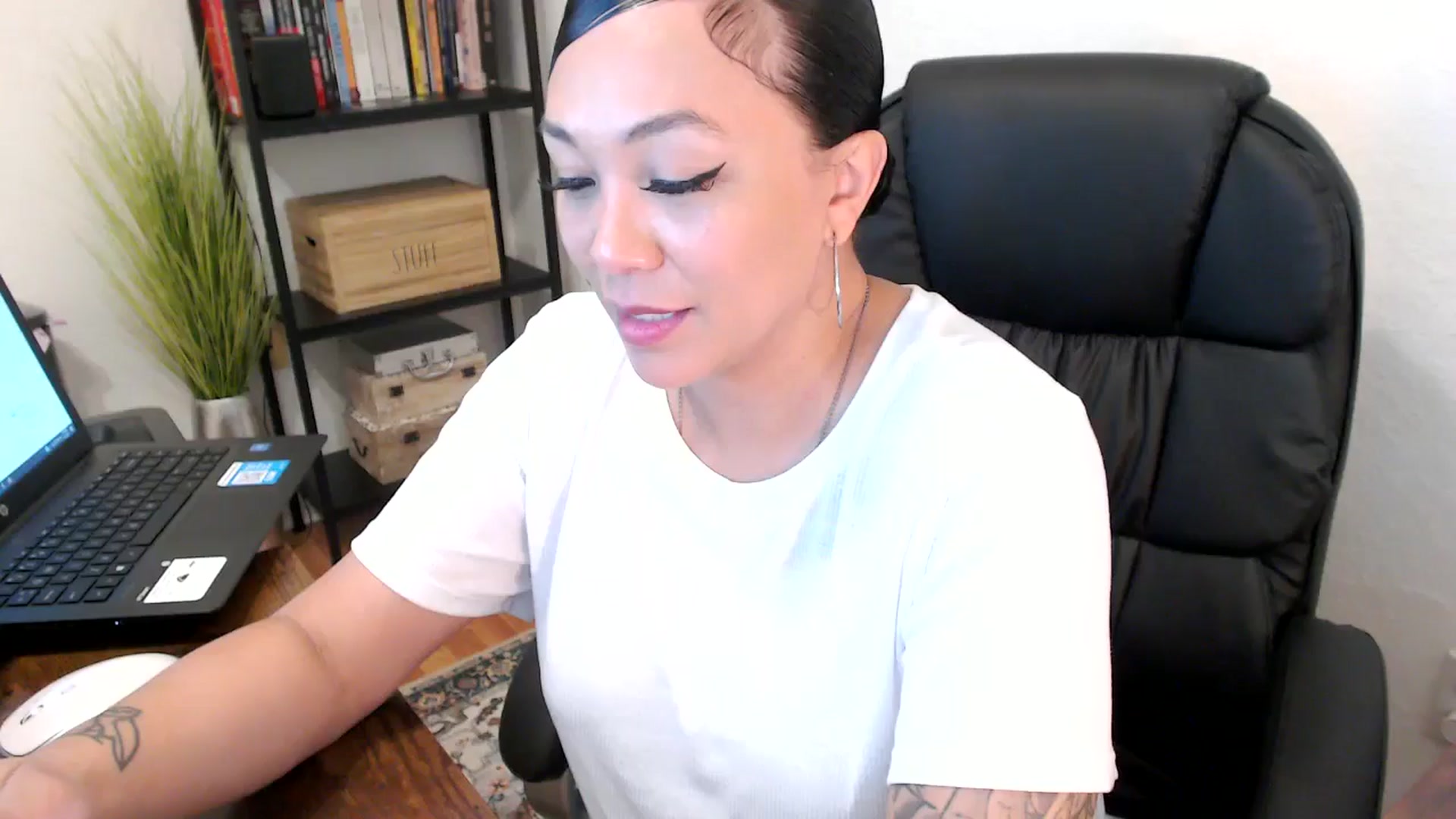 Gallery image thumbnail from MickaylaMoon's myfreecams stream on, 08/02/2024, 17:10 image 4 of 20