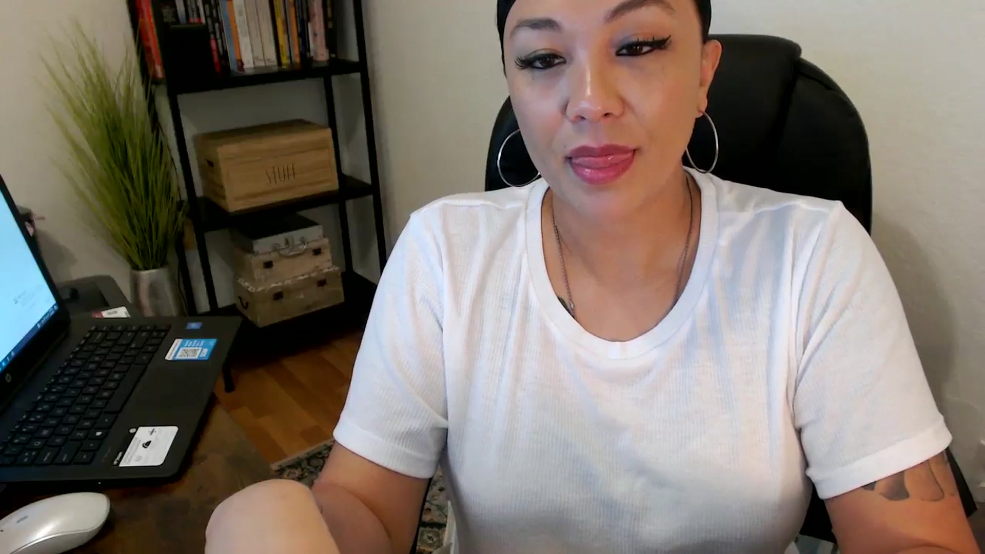 Gallery image thumbnail from MickaylaMoon's myfreecams stream on, 08/02/2024, 17:50 image 12 of 20