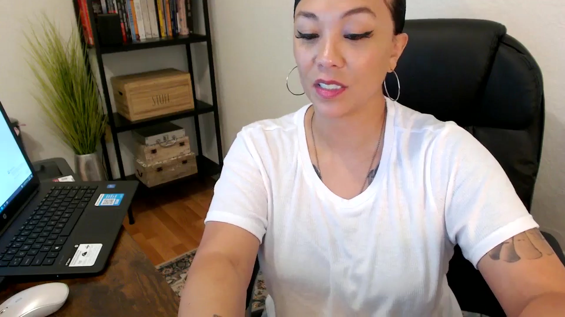 Gallery image thumbnail from MickaylaMoon's myfreecams stream on, 08/02/2024, 17:50 image 17 of 20