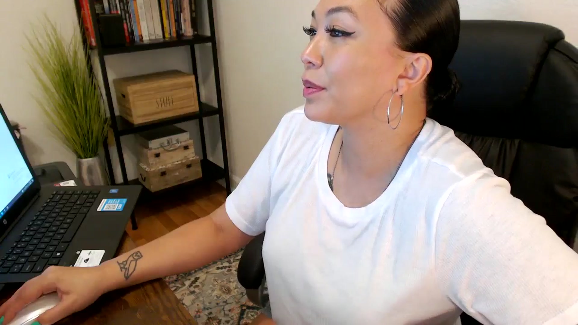 Gallery image thumbnail from MickaylaMoon's myfreecams stream on, 08/02/2024, 17:50 image 16 of 20