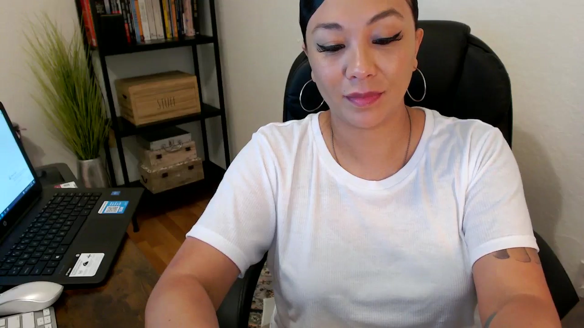 Gallery image thumbnail from MickaylaMoon's myfreecams stream on, 08/02/2024, 17:50 image 5 of 20