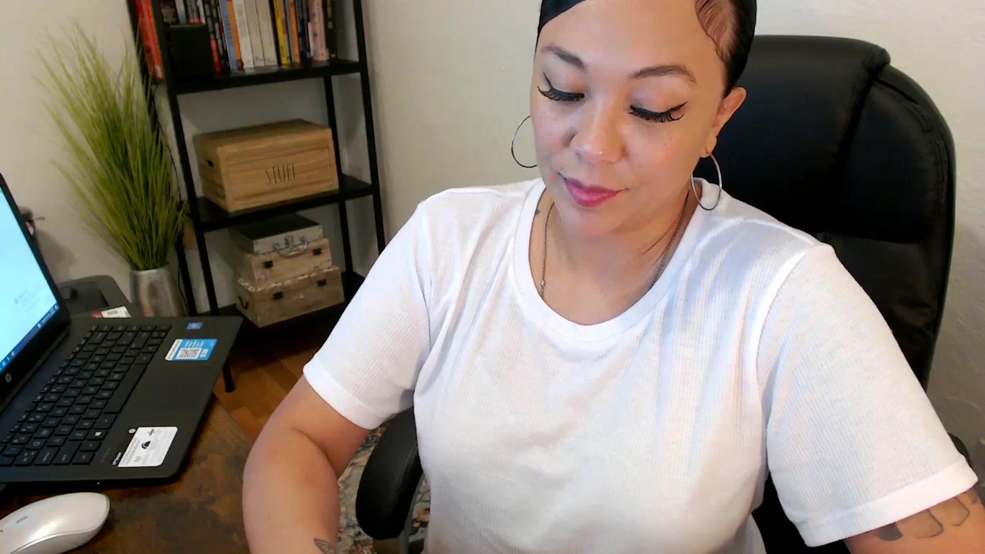 Gallery image thumbnail from MickaylaMoon's myfreecams stream on, 08/02/2024, 17:50 image 8 of 20