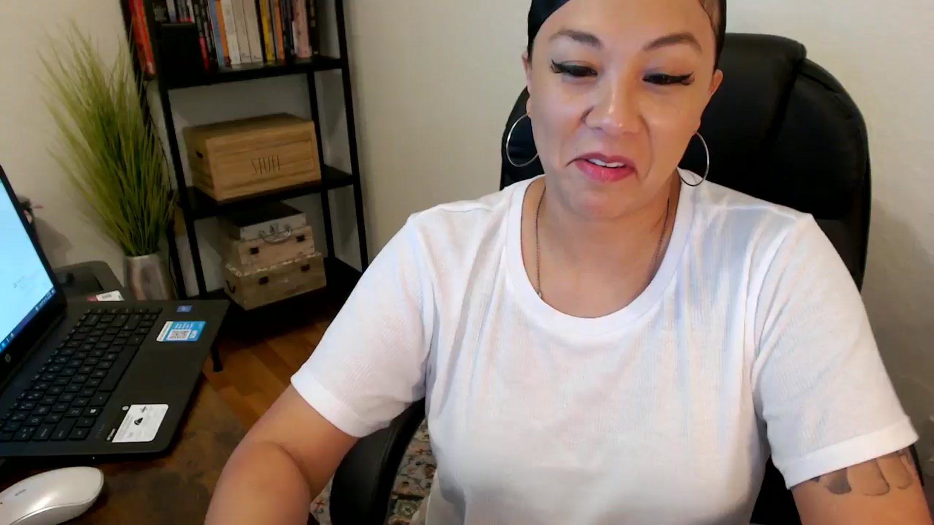 Gallery image thumbnail from MickaylaMoon's myfreecams stream on, 08/02/2024, 17:50 image 10 of 20