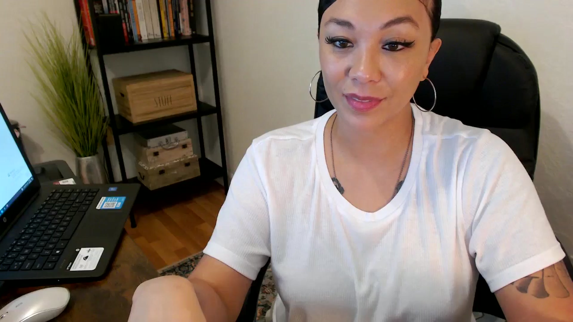 Gallery image thumbnail from MickaylaMoon's myfreecams stream on, 08/02/2024, 17:50 image 18 of 20