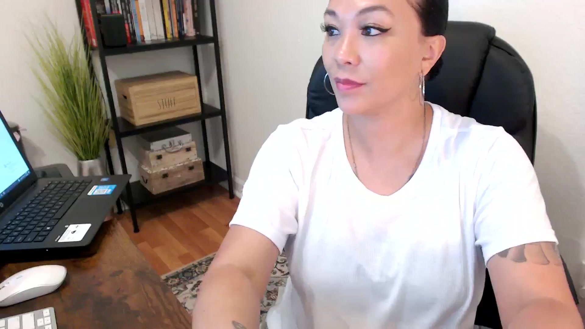 Gallery image thumbnail from MickaylaMoon's myfreecams stream on, 08/02/2024, 17:50 image 4 of 20