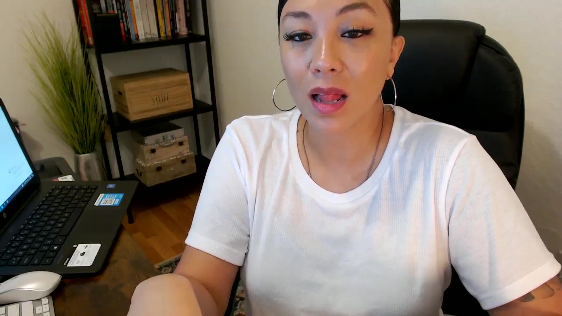 Gallery image thumbnail from MickaylaMoon's myfreecams stream on, 08/02/2024, 17:50 image 6 of 20