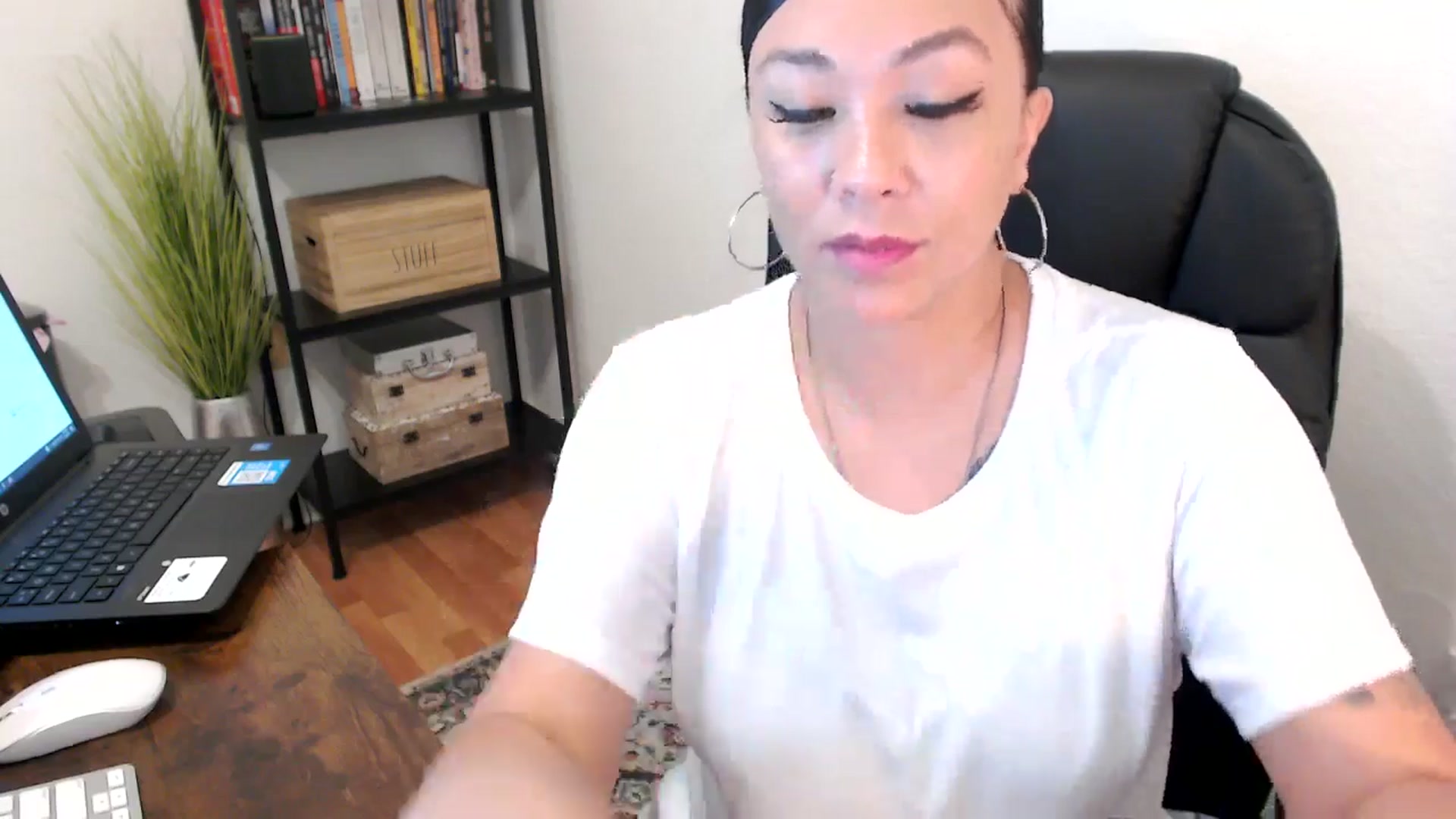 Gallery image thumbnail from MickaylaMoon's myfreecams stream on, 08/02/2024, 17:50 image 3 of 20