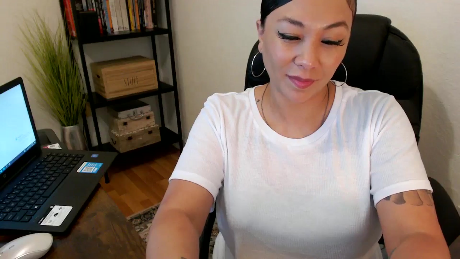 Gallery image thumbnail from MickaylaMoon's myfreecams stream on, 08/02/2024, 18:05 image 8 of 20