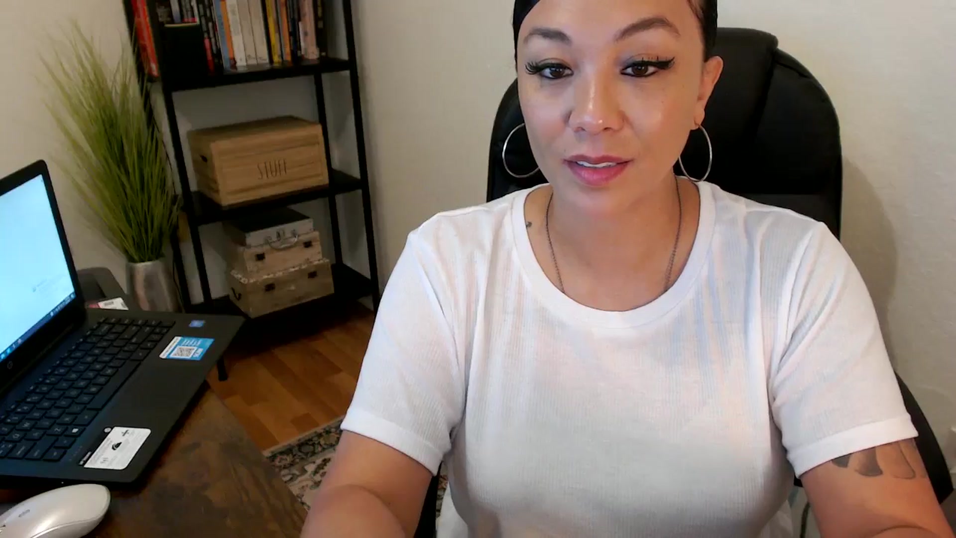 Gallery image thumbnail from MickaylaMoon's myfreecams stream on, 08/02/2024, 18:05 image 11 of 20