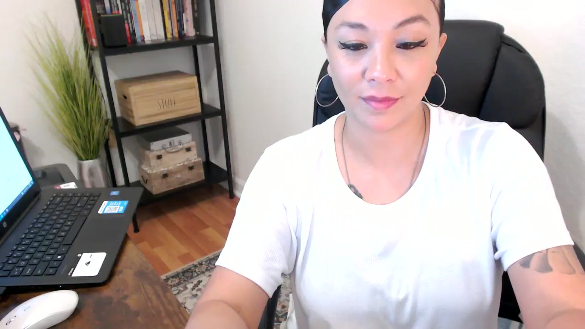 Gallery image thumbnail from MickaylaMoon's myfreecams stream on, 08/02/2024, 18:05 image 3 of 20