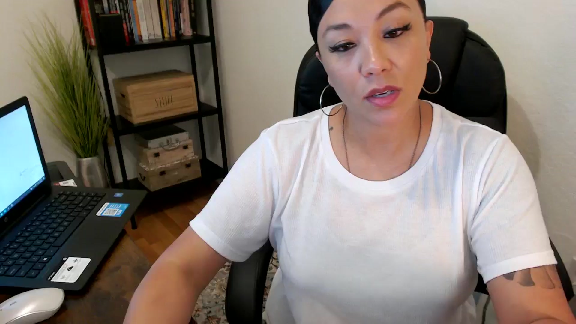 Gallery image thumbnail from MickaylaMoon's myfreecams stream on, 08/02/2024, 18:05 image 12 of 20