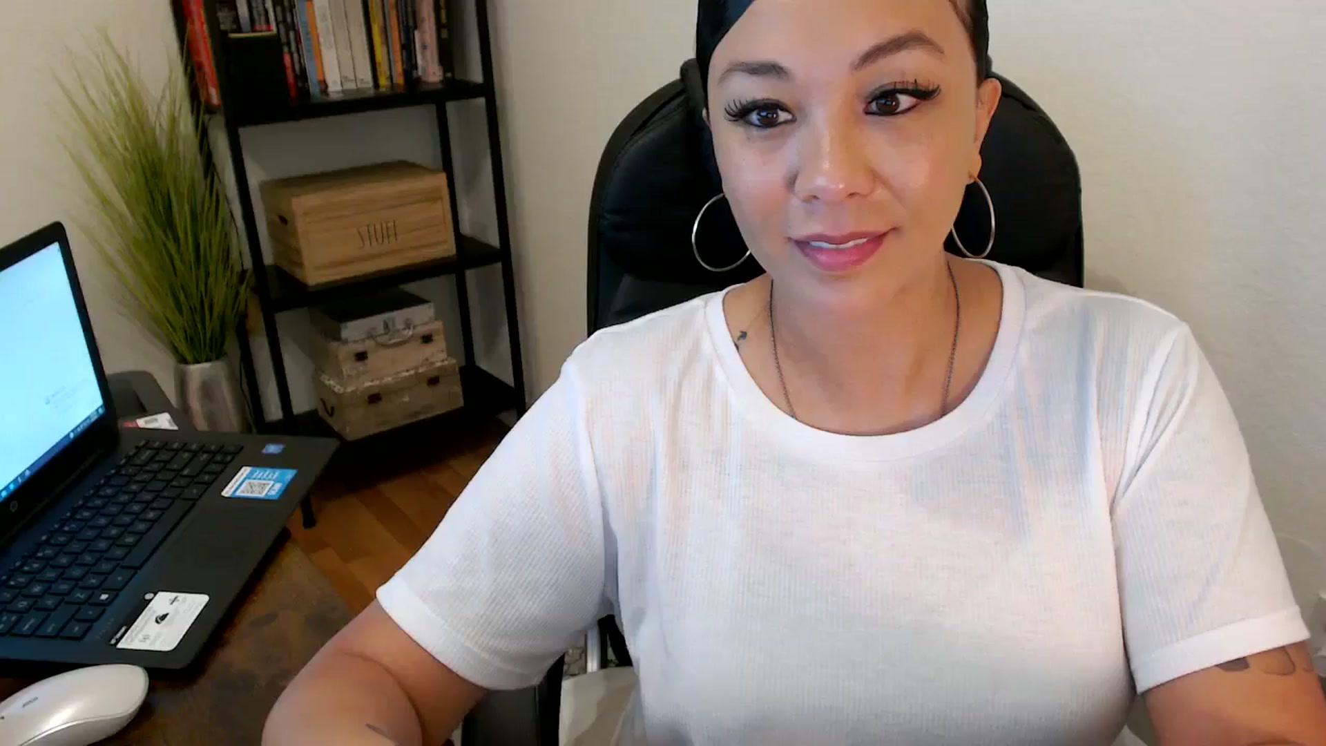 Gallery image thumbnail from MickaylaMoon's myfreecams stream on, 08/02/2024, 18:05 image 19 of 20