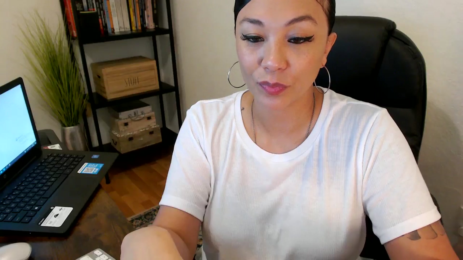 Gallery image thumbnail from MickaylaMoon's myfreecams stream on, 08/02/2024, 18:34 image 7 of 20