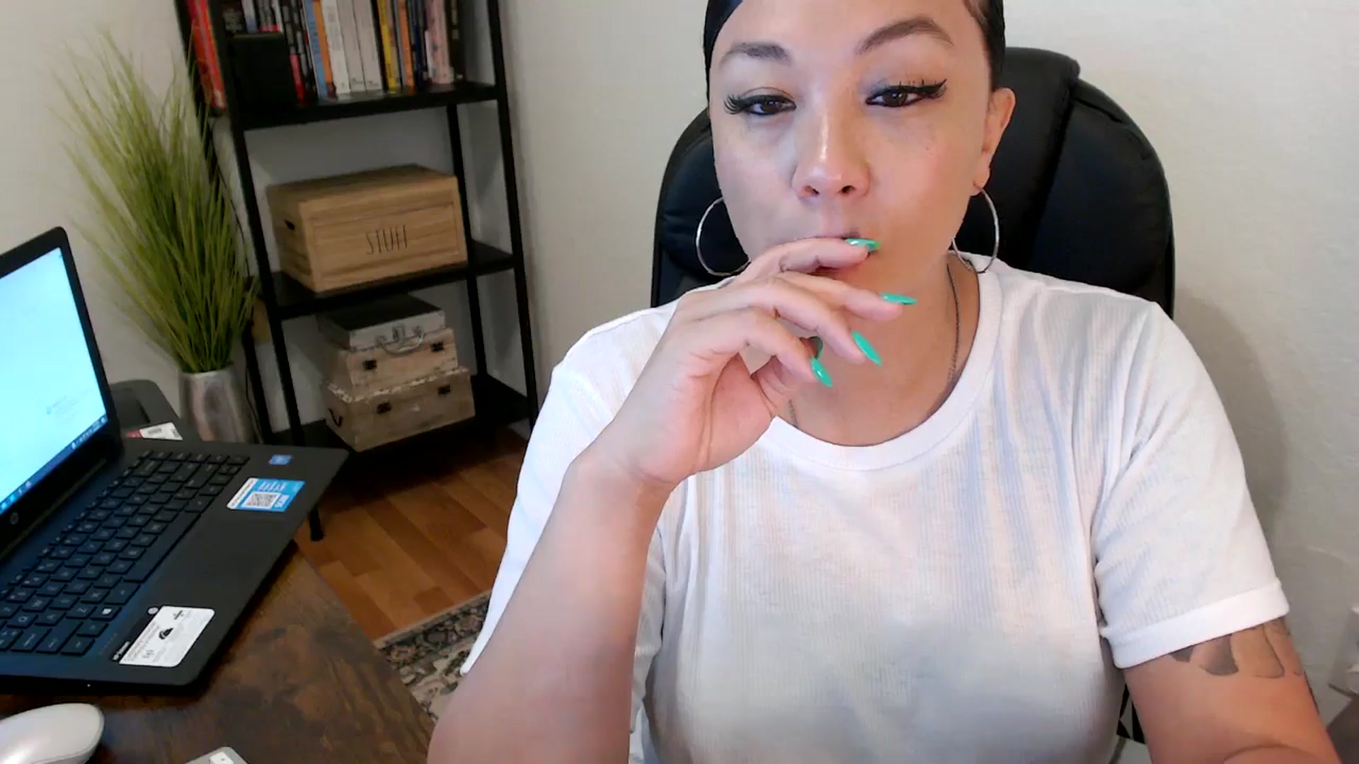 Gallery image thumbnail from MickaylaMoon's myfreecams stream on, 08/02/2024, 18:34 image 4 of 20