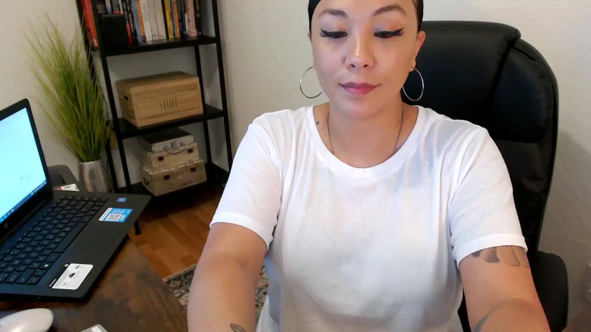 Gallery image thumbnail from MickaylaMoon's myfreecams stream on, 08/02/2024, 18:34 image 3 of 20