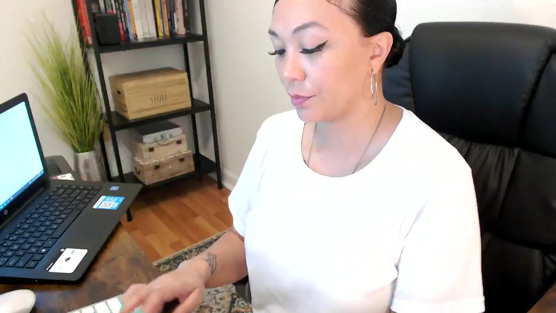 Gallery image thumbnail from MickaylaMoon's myfreecams stream on, 08/02/2024, 18:34 image 10 of 20