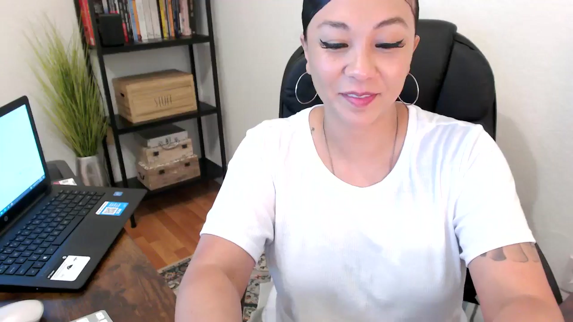 Gallery image thumbnail from MickaylaMoon's myfreecams stream on, 08/02/2024, 18:34 image 11 of 20