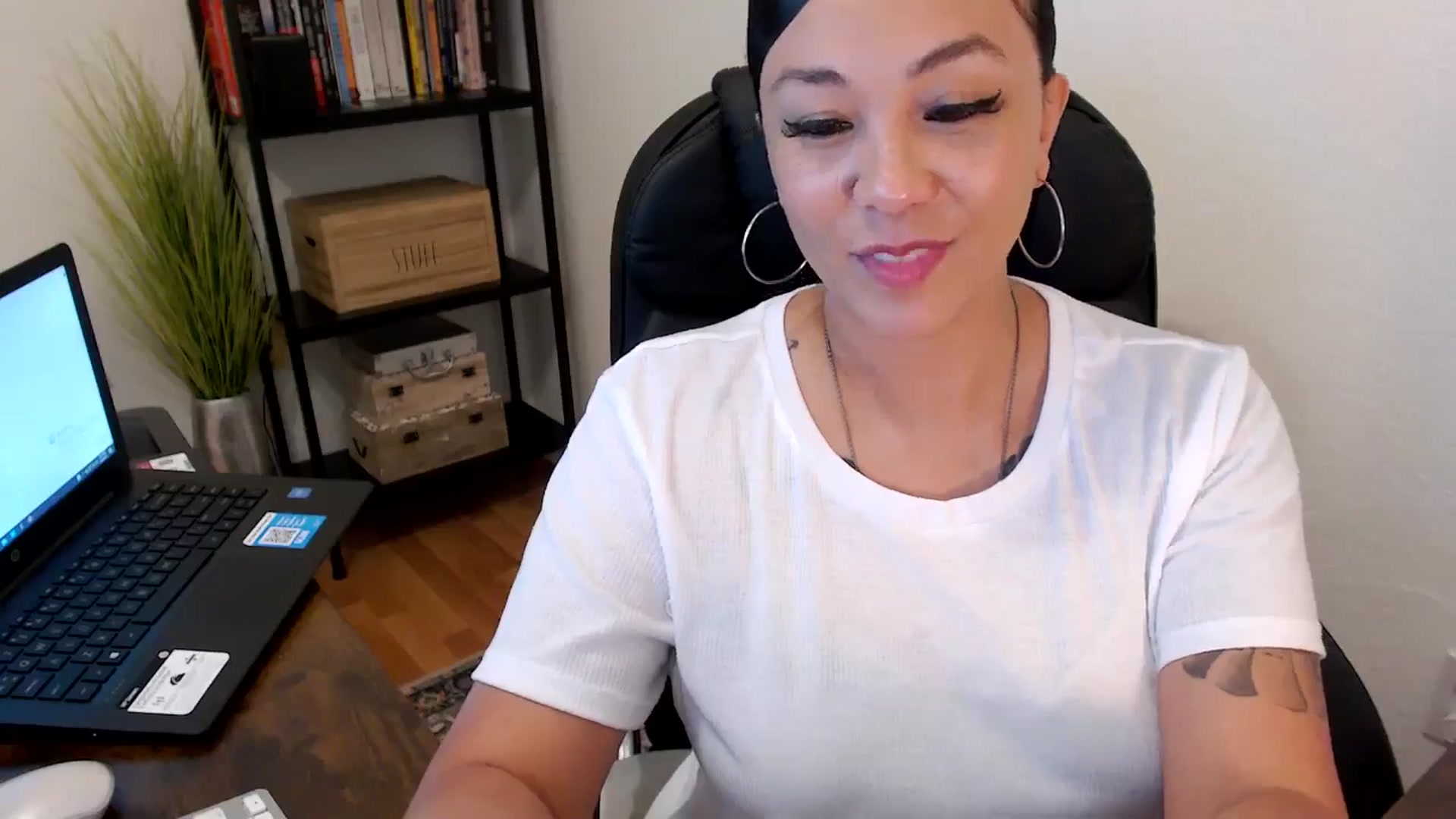 Gallery image thumbnail from MickaylaMoon's myfreecams stream on, 08/02/2024, 18:34 image 20 of 20