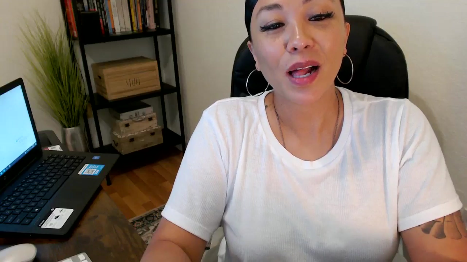 Gallery image thumbnail from MickaylaMoon's myfreecams stream on, 08/02/2024, 18:34 image 18 of 20