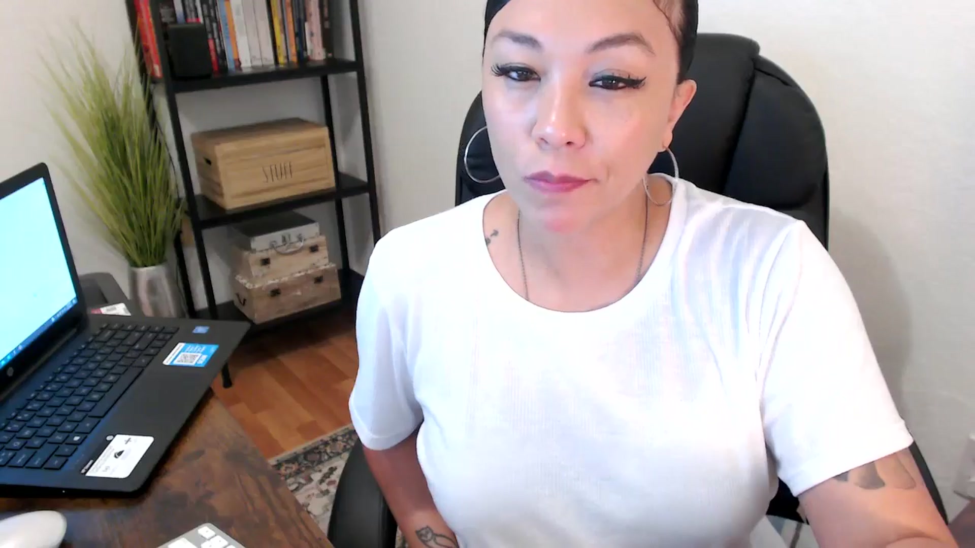 Gallery image thumbnail from MickaylaMoon's myfreecams stream on, 08/02/2024, 18:34 image 6 of 20