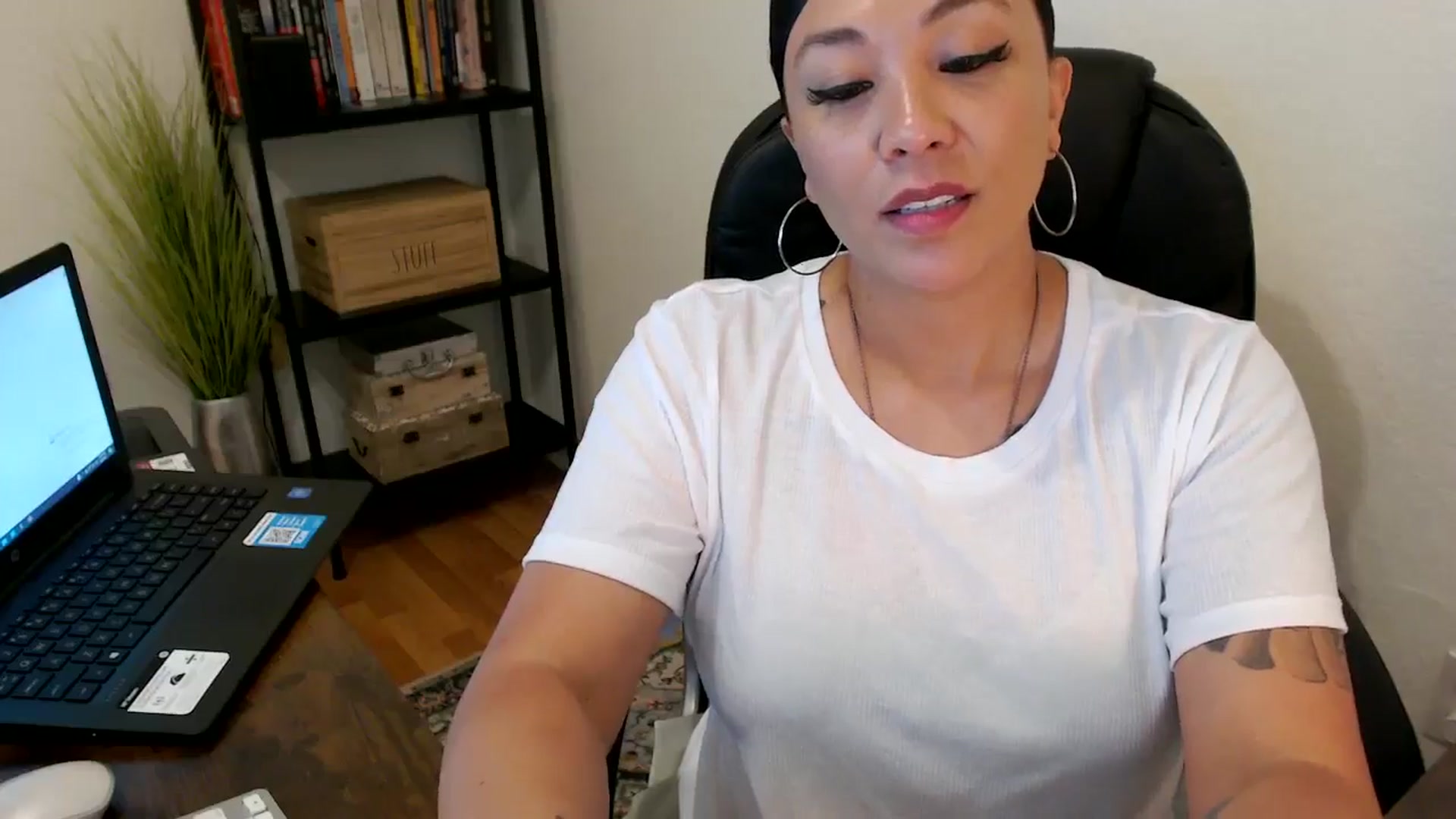 Gallery image thumbnail from MickaylaMoon's myfreecams stream on, 08/02/2024, 18:34 image 19 of 20