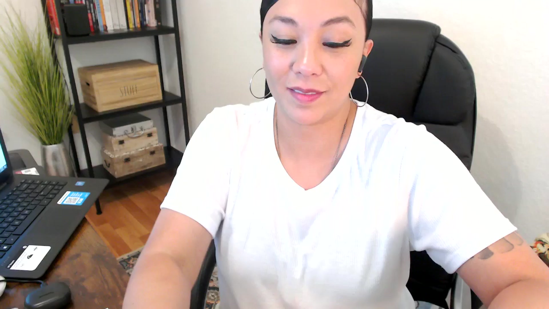 Gallery image thumbnail from MickaylaMoon's myfreecams stream on, 08/02/2024, 21:09 image 5 of 20