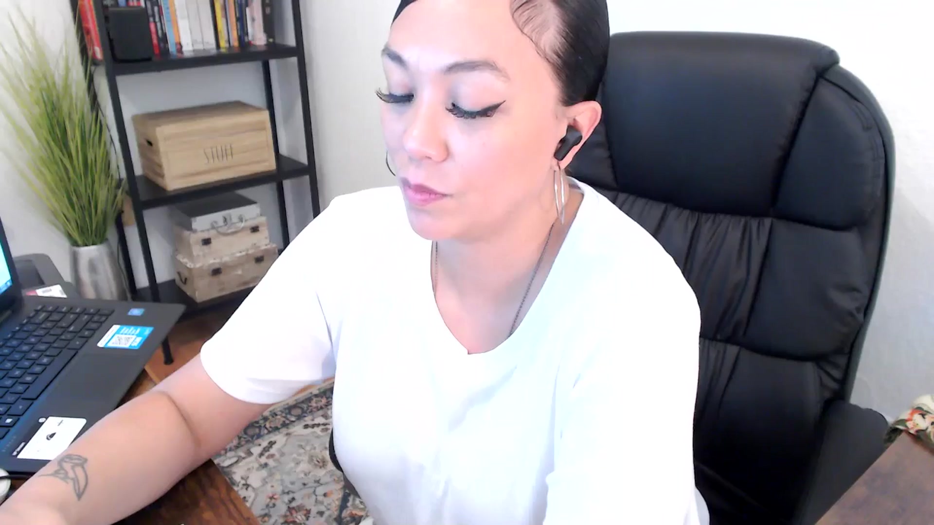 Gallery image thumbnail from MickaylaMoon's myfreecams stream on, 08/02/2024, 21:09 image 3 of 20