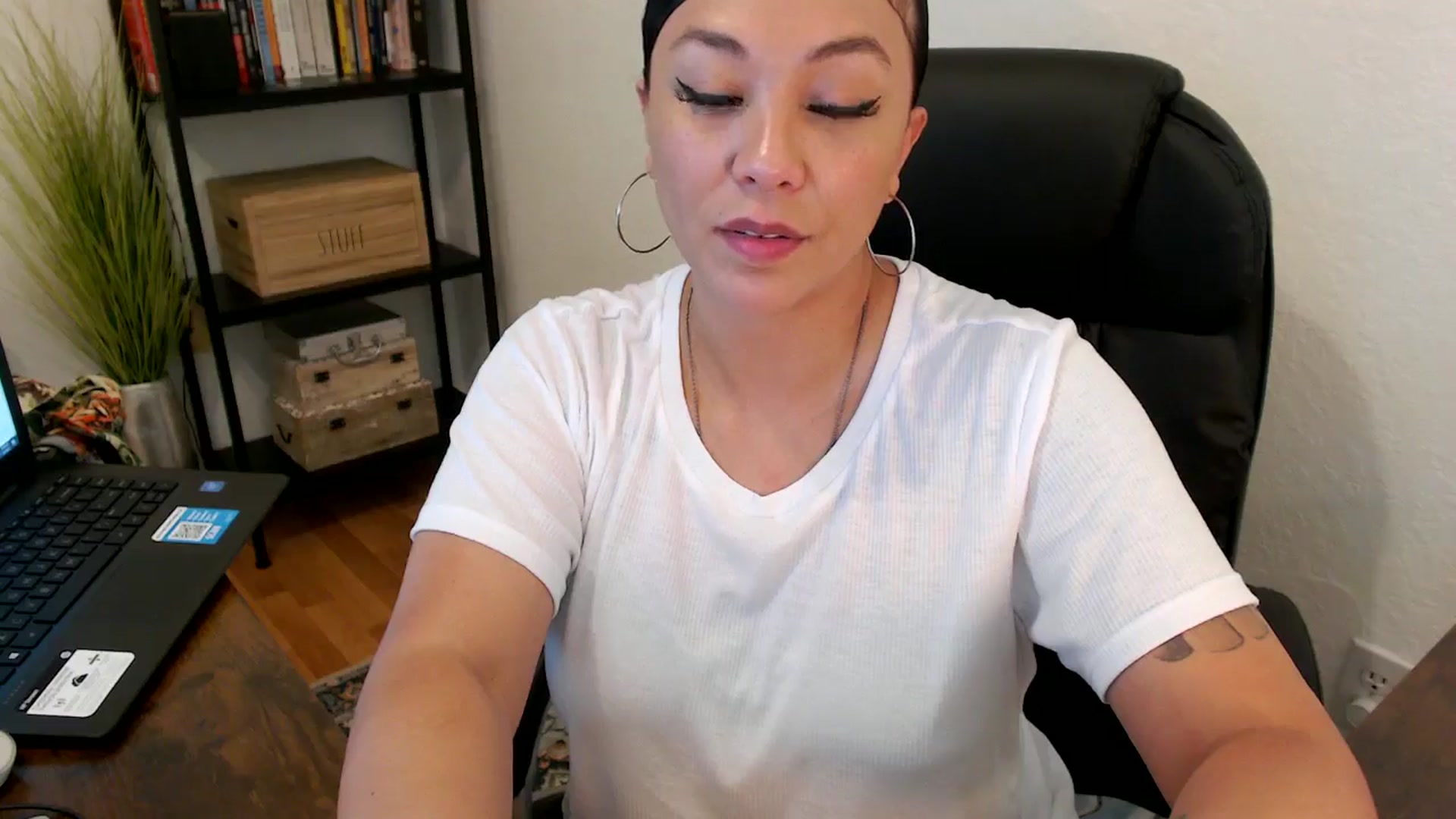 Gallery image thumbnail from MickaylaMoon's myfreecams stream on, 08/02/2024, 21:09 image 10 of 20
