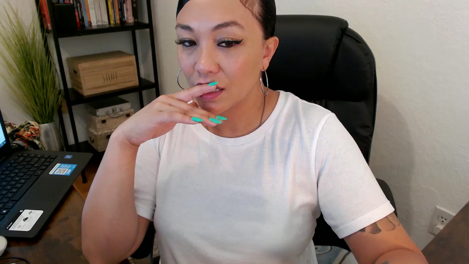 Gallery image thumbnail from MickaylaMoon's myfreecams stream on, 08/02/2024, 21:09 image 16 of 20