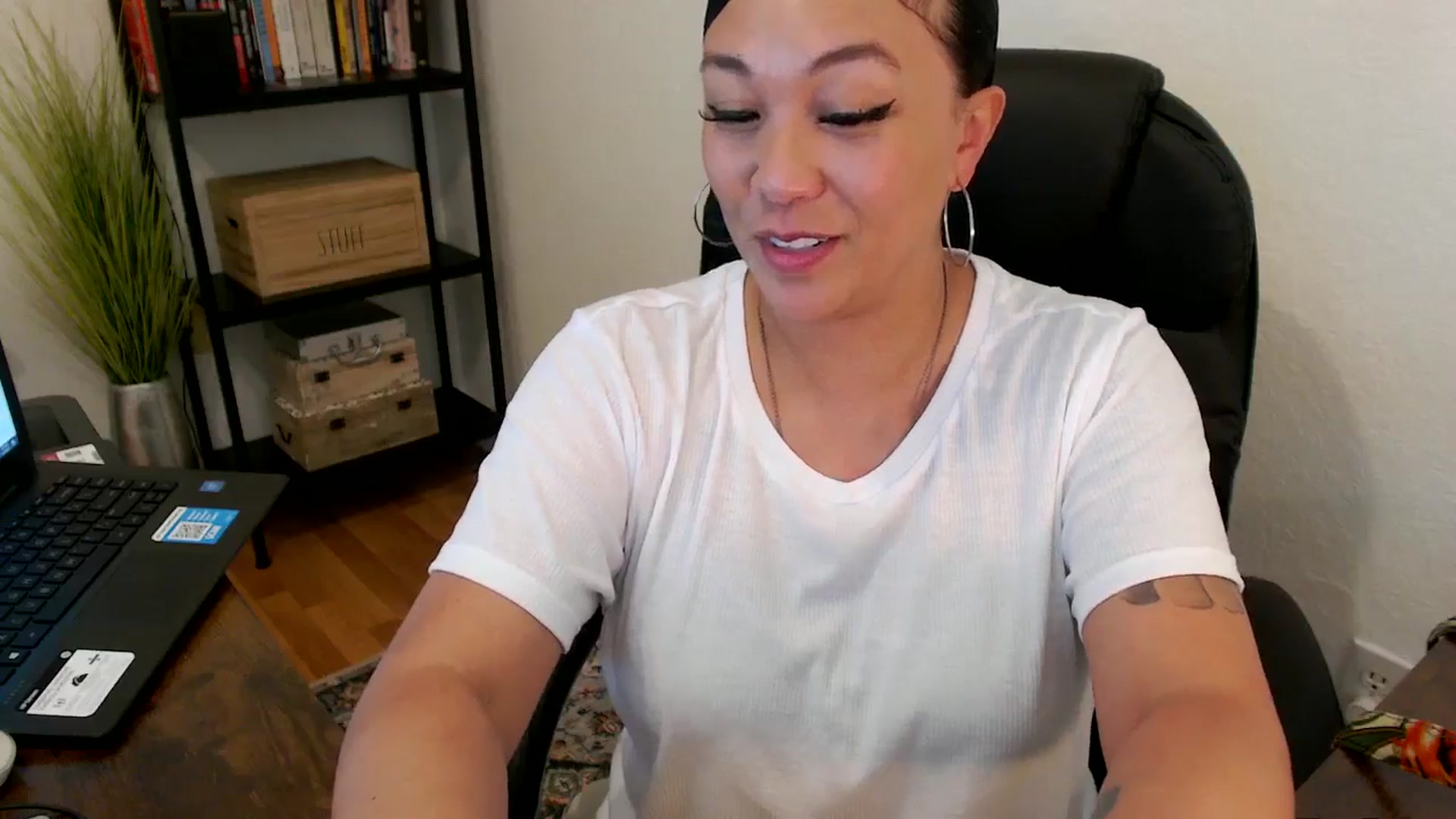 Gallery image thumbnail from MickaylaMoon's myfreecams stream on, 08/02/2024, 21:09 image 7 of 20