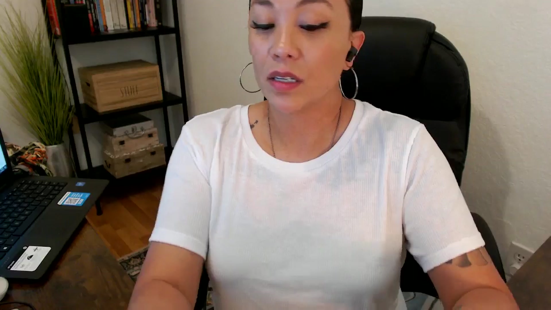 Gallery image thumbnail from MickaylaMoon's myfreecams stream on, 08/02/2024, 21:09 image 14 of 20
