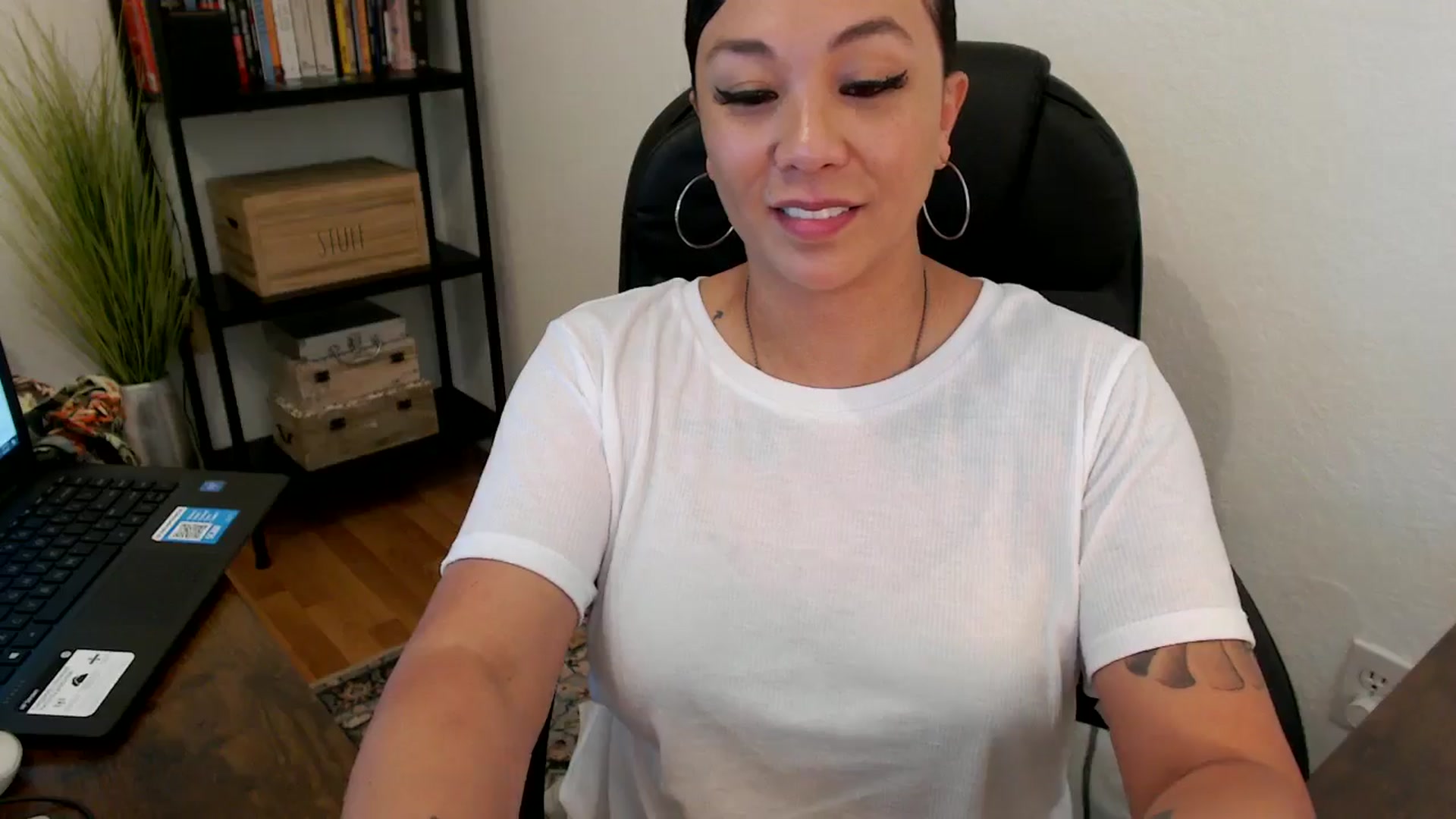 Gallery image thumbnail from MickaylaMoon's myfreecams stream on, 08/02/2024, 21:09 image 20 of 20