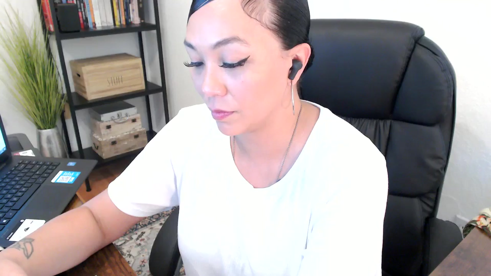 Gallery image thumbnail from MickaylaMoon's myfreecams stream on, 08/02/2024, 21:09 image 2 of 20