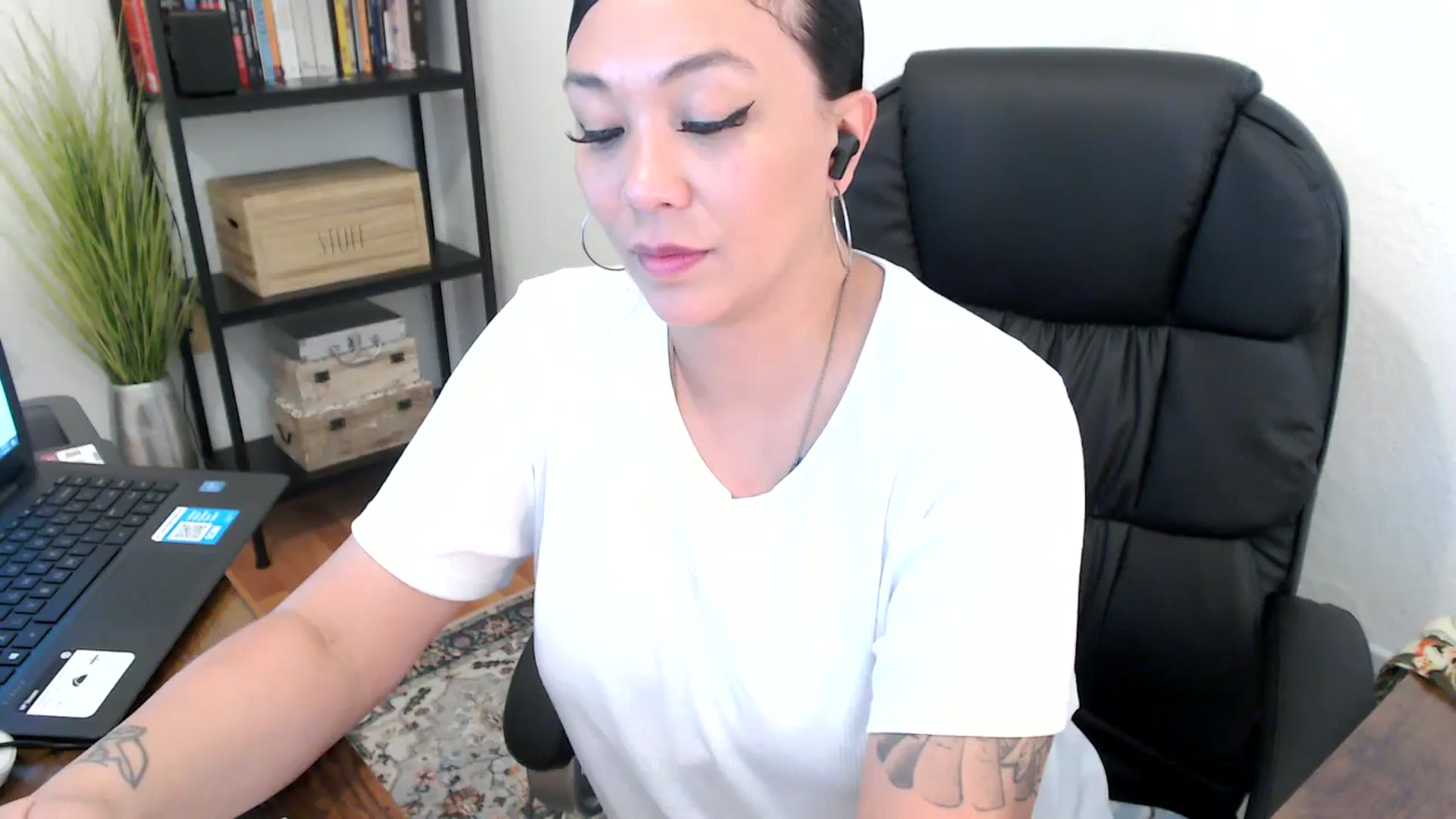 Gallery image thumbnail from MickaylaMoon's myfreecams stream on, 08/02/2024, 21:09 image 4 of 20