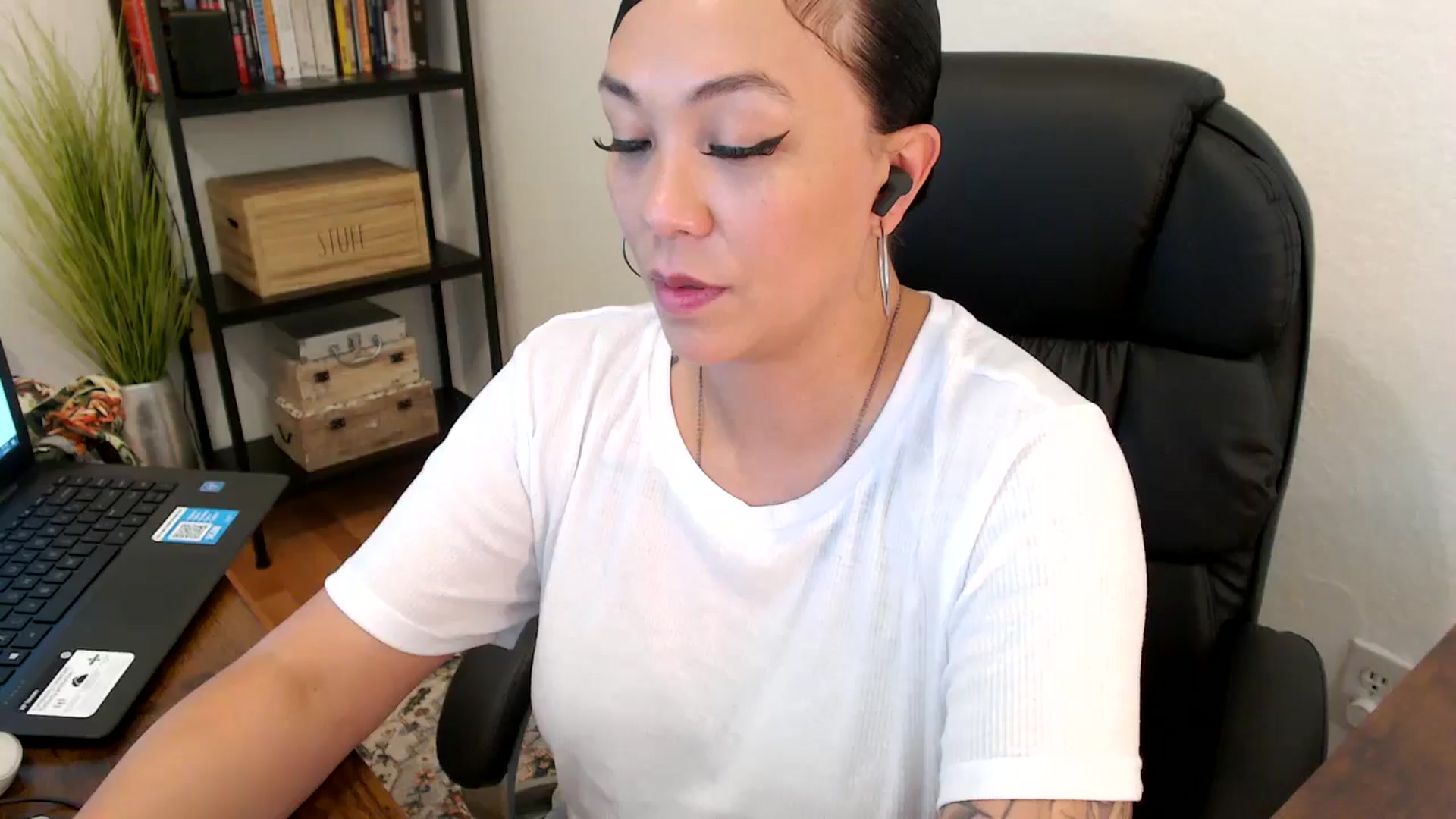 Gallery image thumbnail from MickaylaMoon's myfreecams stream on, 08/02/2024, 21:09 image 12 of 20
