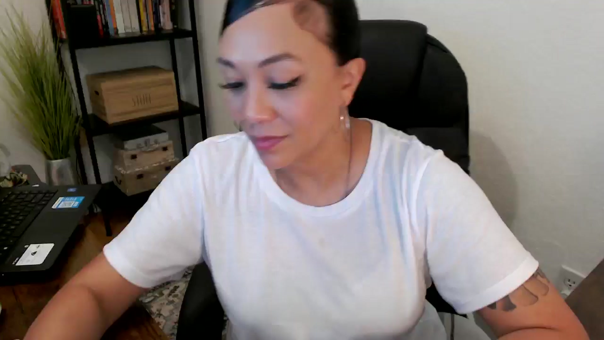 Gallery image thumbnail from MickaylaMoon's myfreecams stream on, 08/02/2024, 22:21 image 12 of 20
