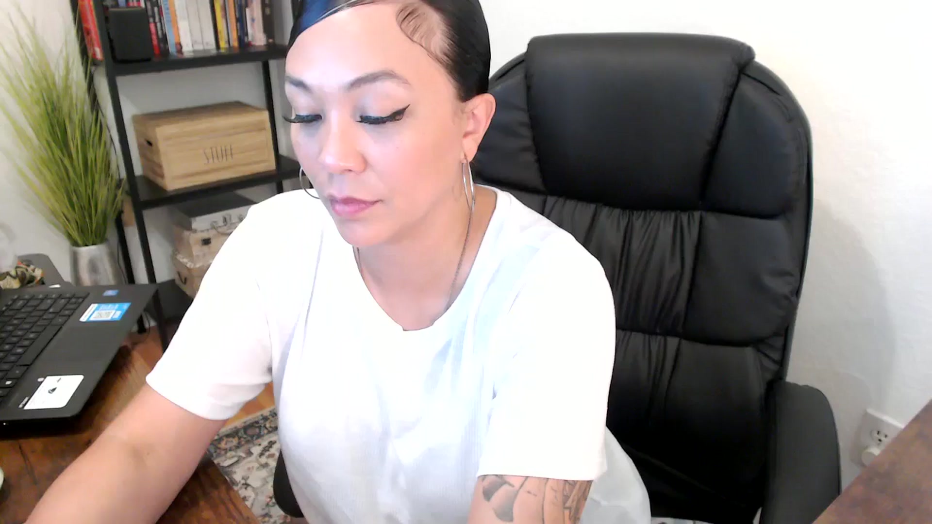 Gallery image thumbnail from MickaylaMoon's myfreecams stream on, 08/02/2024, 22:21 image 16 of 20