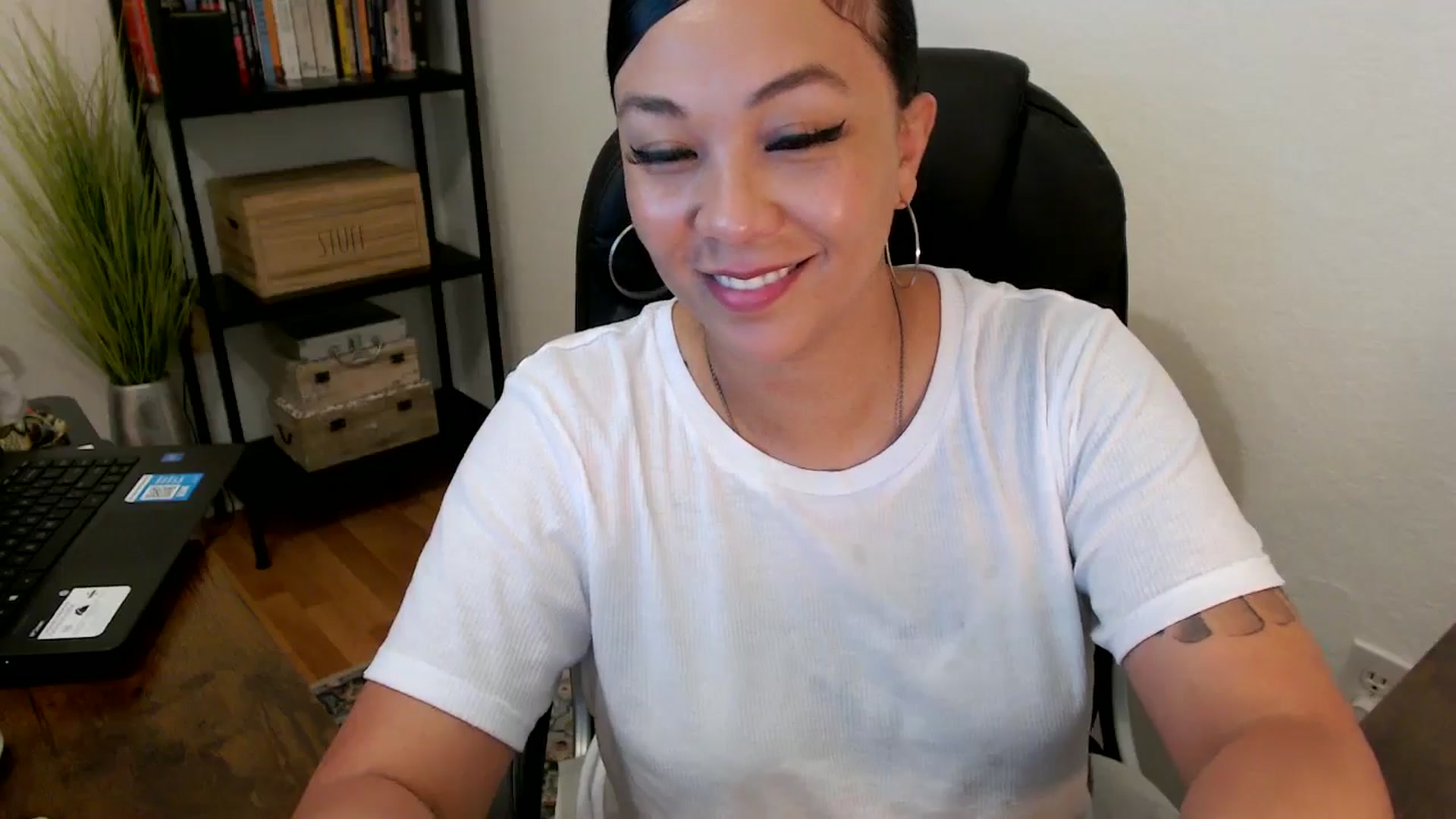 Gallery image thumbnail from MickaylaMoon's myfreecams stream on, 08/02/2024, 22:21 image 11 of 20
