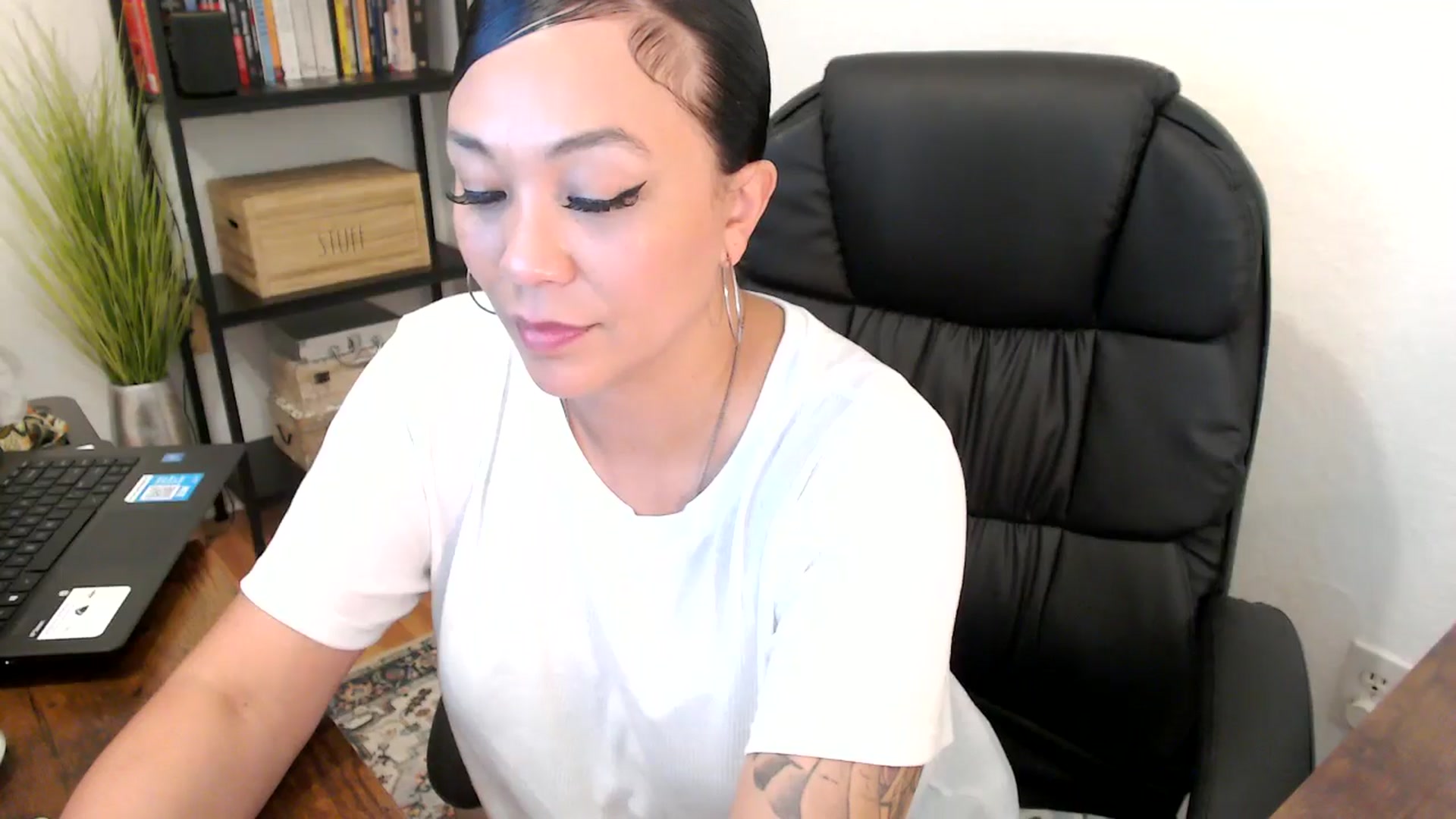 Gallery image thumbnail from MickaylaMoon's myfreecams stream on, 08/02/2024, 22:21 image 15 of 20