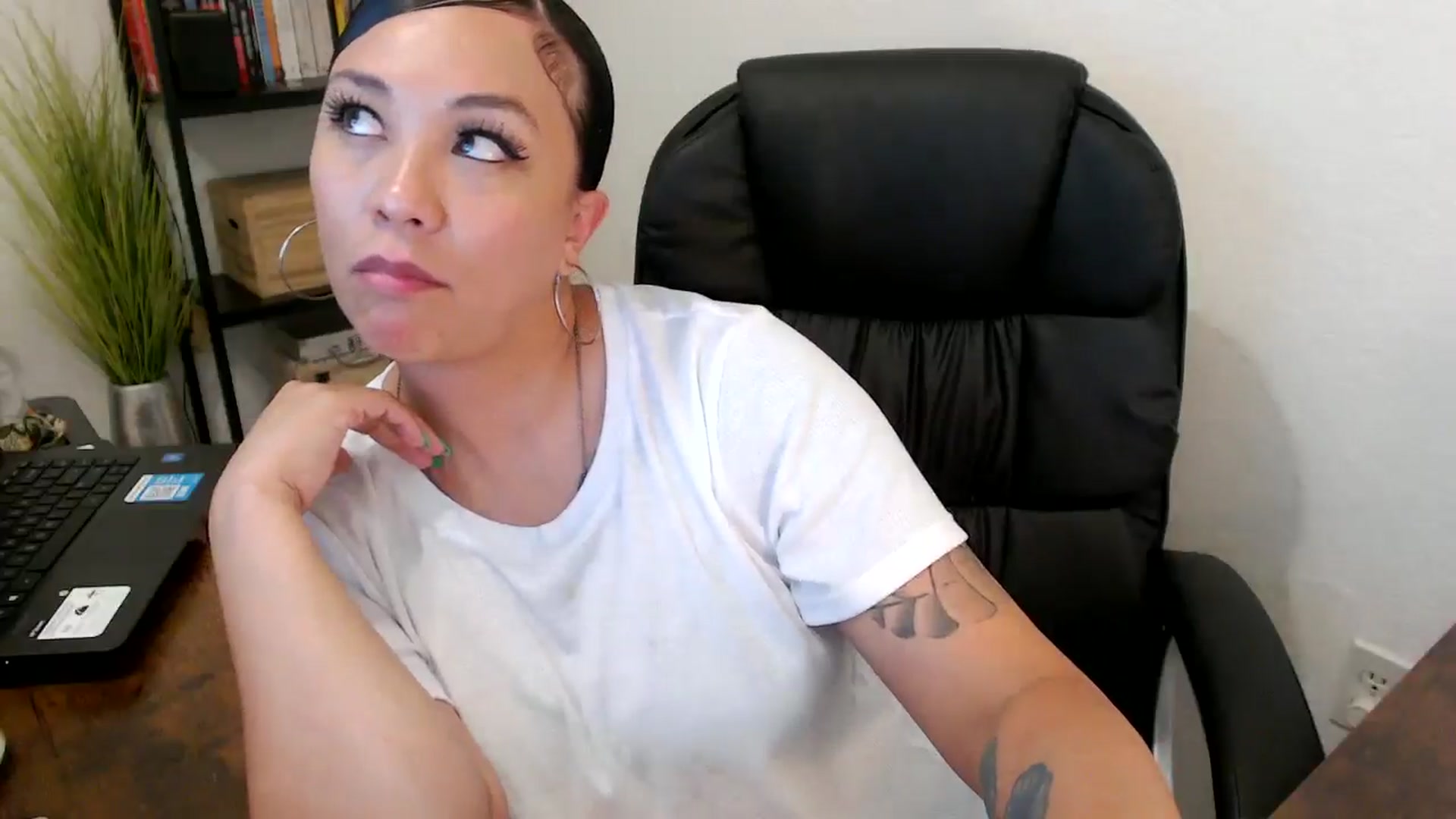 Gallery image thumbnail from MickaylaMoon's myfreecams stream on, 08/02/2024, 22:21 image 20 of 20