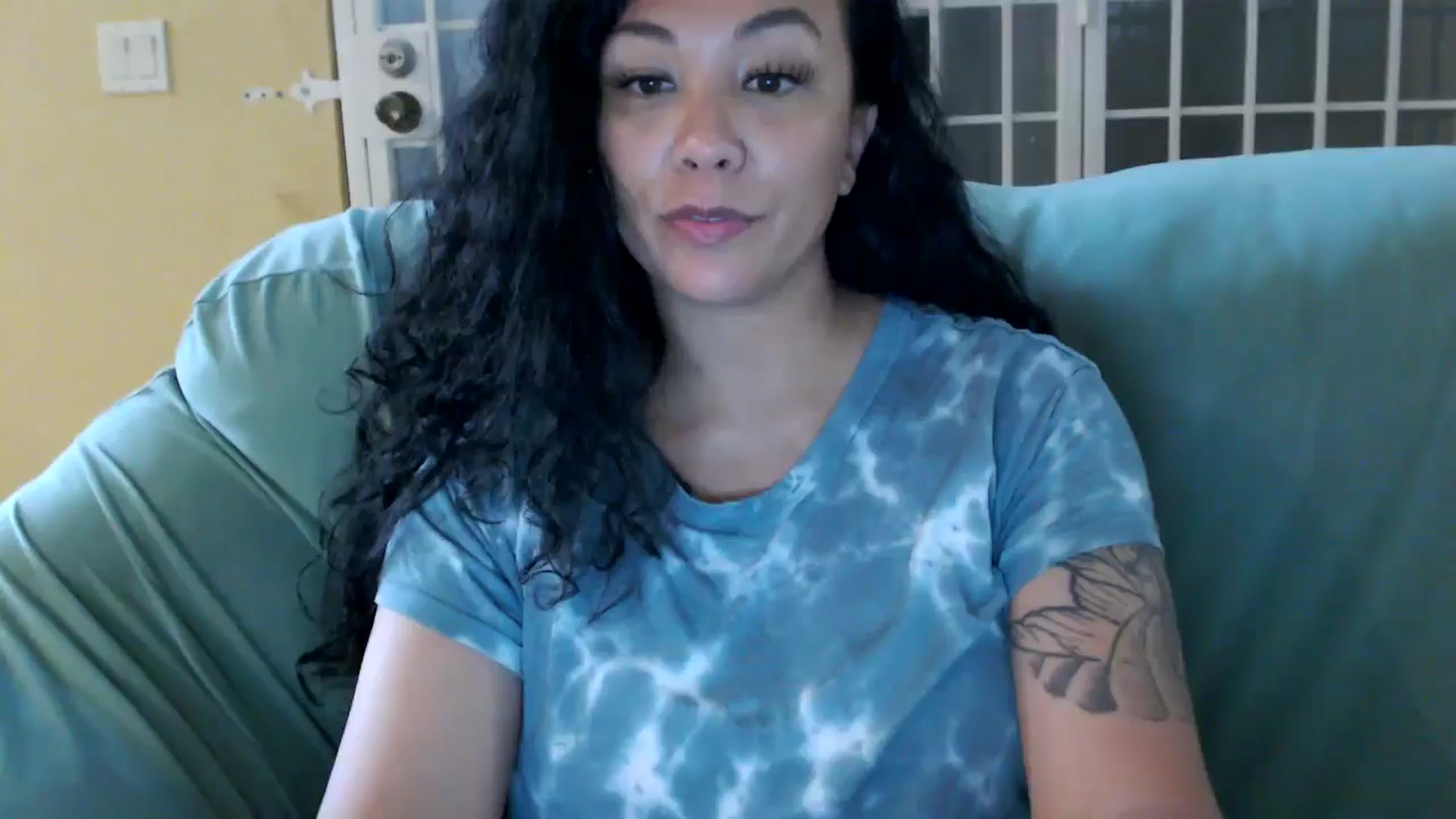 Gallery image thumbnail from MickaylaMoon's myfreecams stream on, 08/03/2024, 21:36 image 1 of 20
