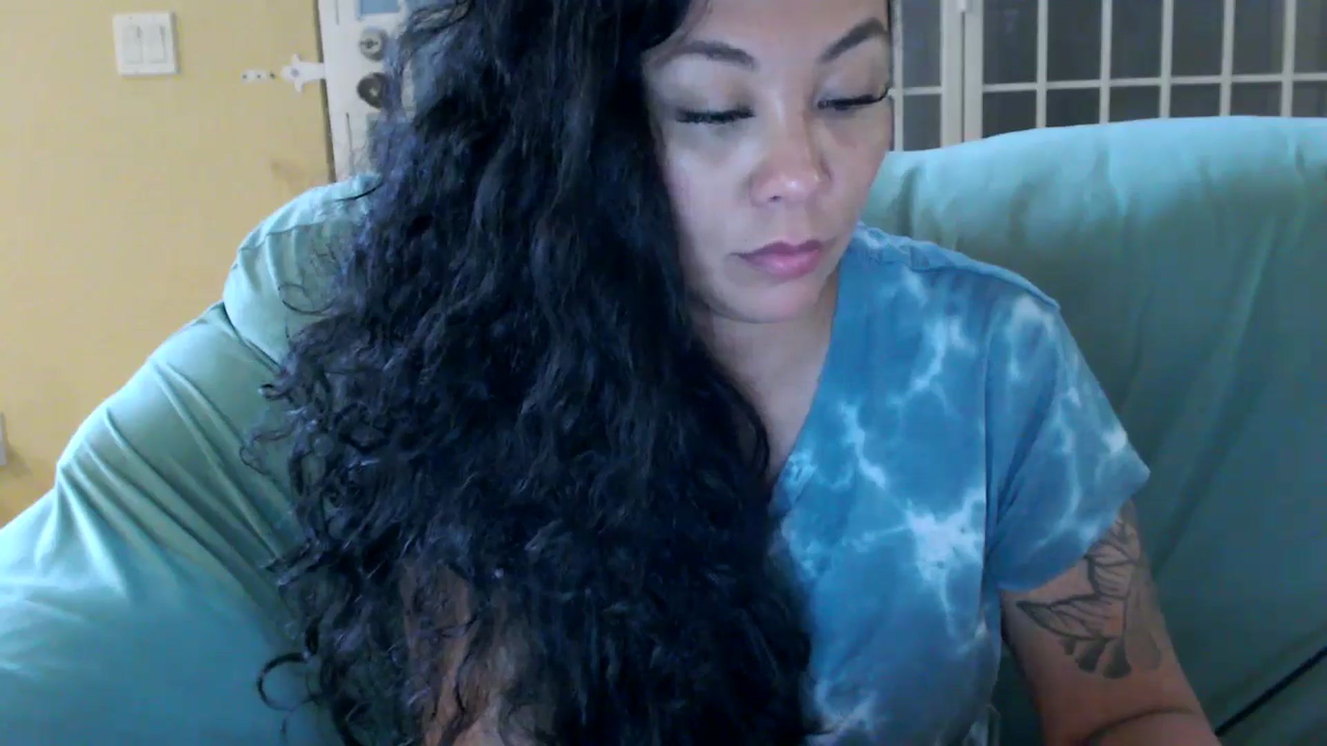 Gallery image thumbnail from MickaylaMoon's myfreecams stream on, 08/03/2024, 21:36 image 6 of 20
