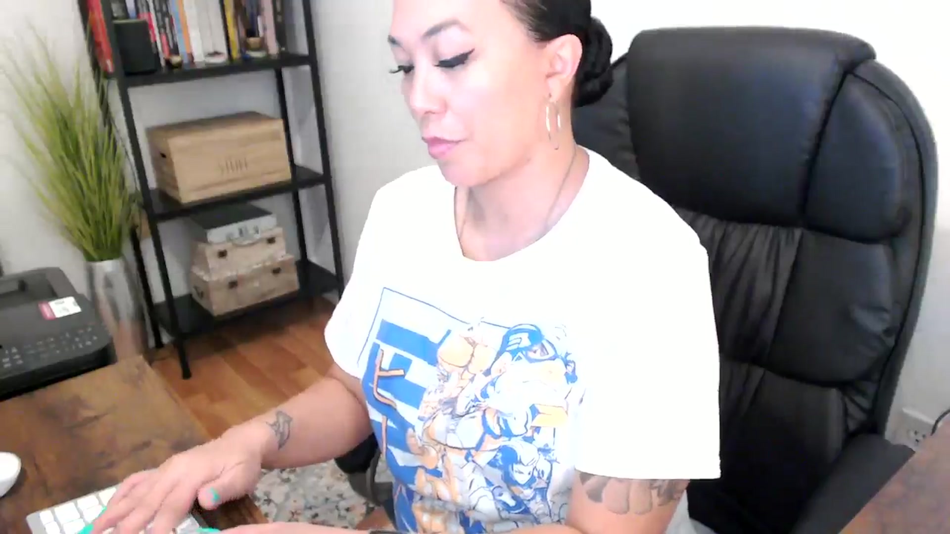 Gallery image thumbnail from MickaylaMoon's myfreecams stream on, 08/05/2024, 15:00 image 8 of 20