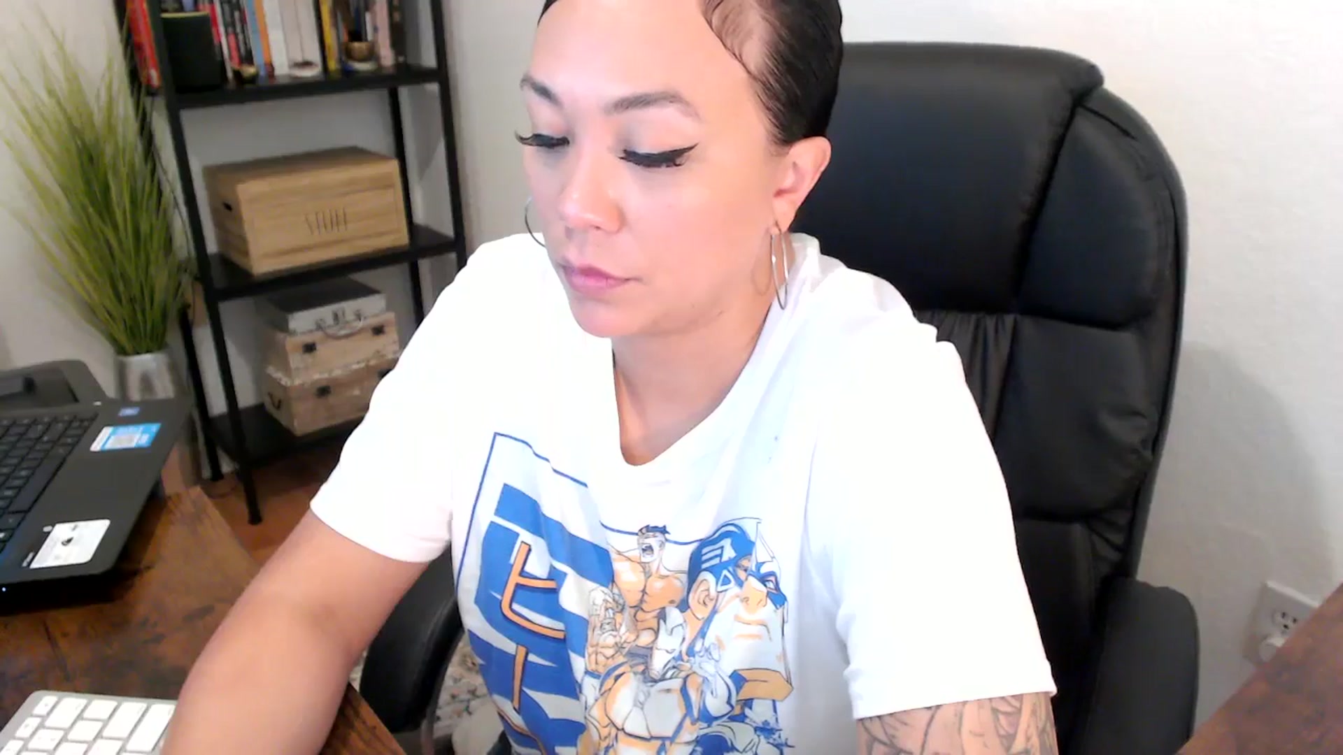Gallery image thumbnail from MickaylaMoon's myfreecams stream on, 08/05/2024, 16:33 image 12 of 20