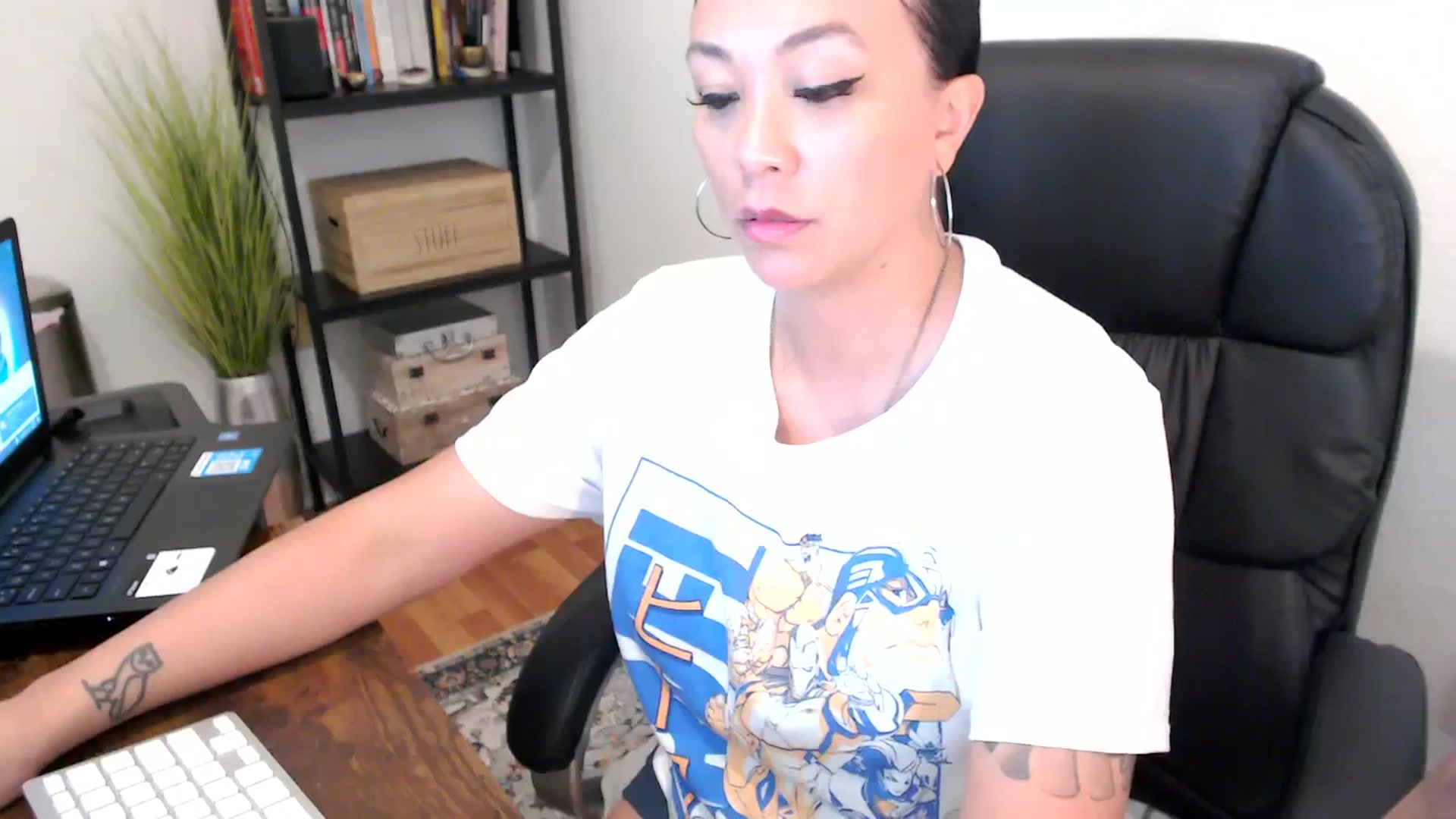 Gallery image thumbnail from MickaylaMoon's myfreecams stream on, 08/05/2024, 18:29 image 7 of 20