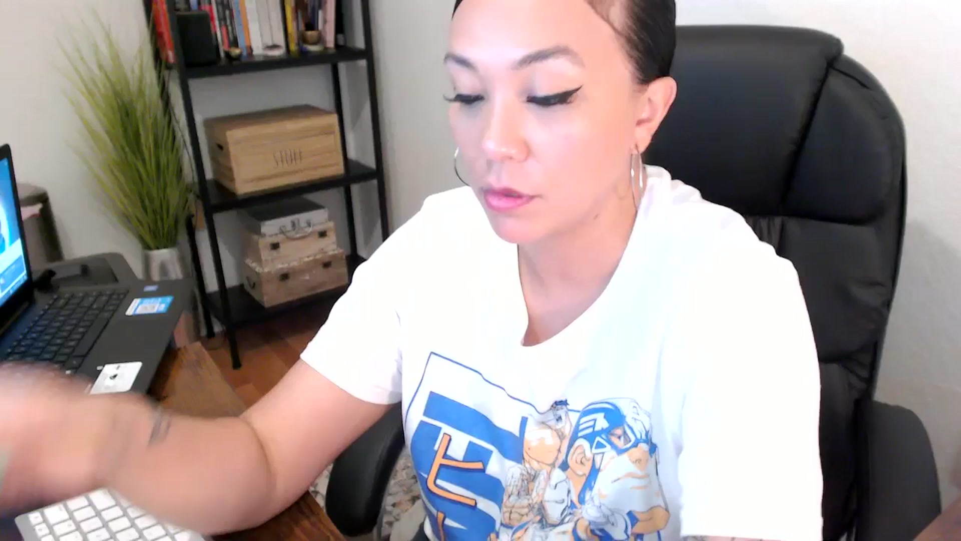 Gallery image thumbnail from MickaylaMoon's myfreecams stream on, 08/05/2024, 18:29 image 1 of 20