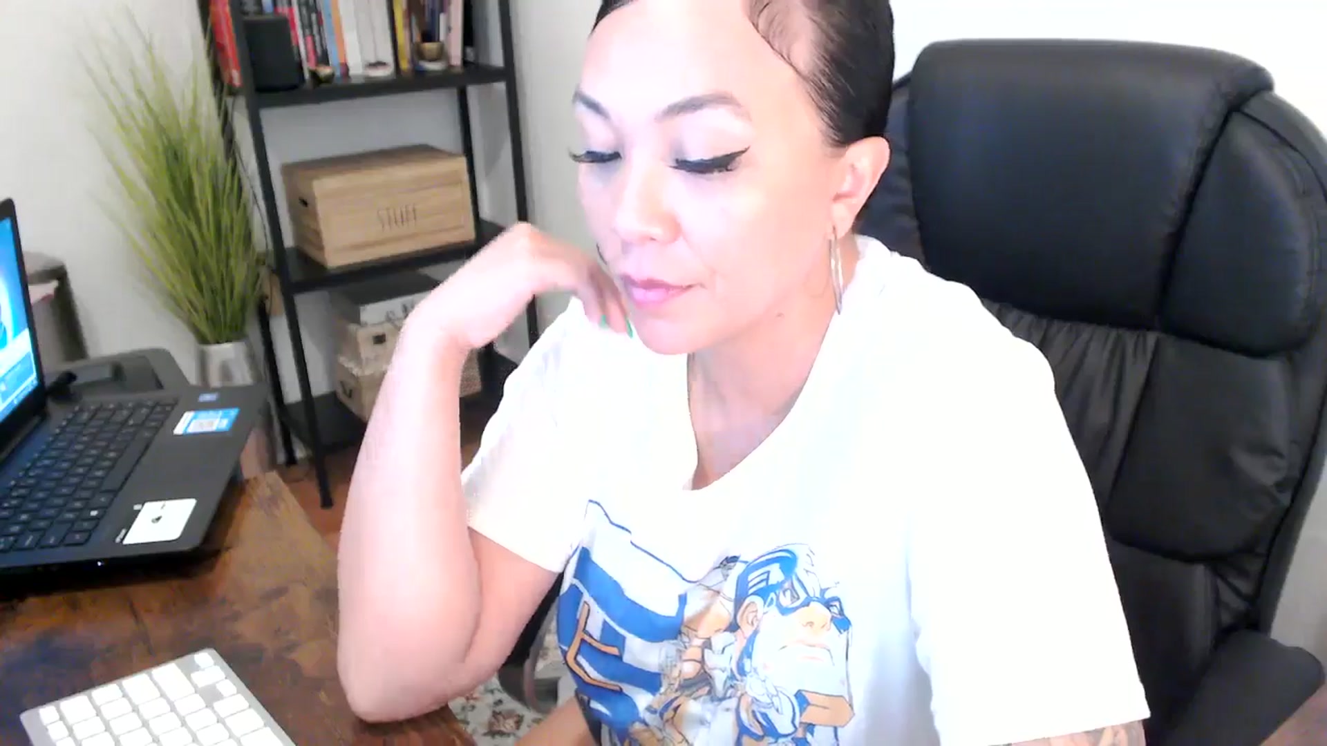 Gallery image thumbnail from MickaylaMoon's myfreecams stream on, 08/05/2024, 18:29 image 13 of 20