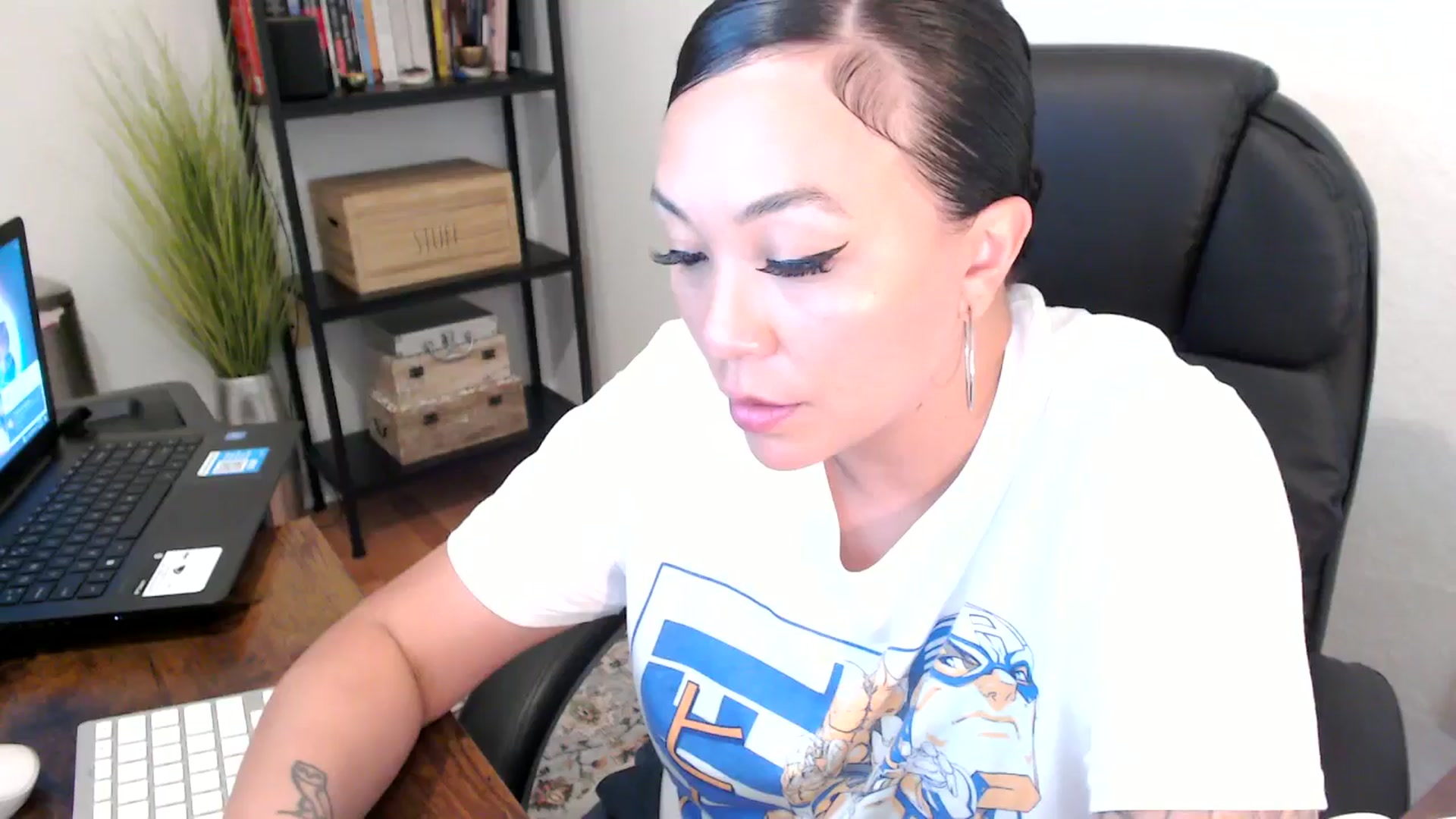 Gallery image thumbnail from MickaylaMoon's myfreecams stream on, 08/05/2024, 19:08 image 1 of 20
