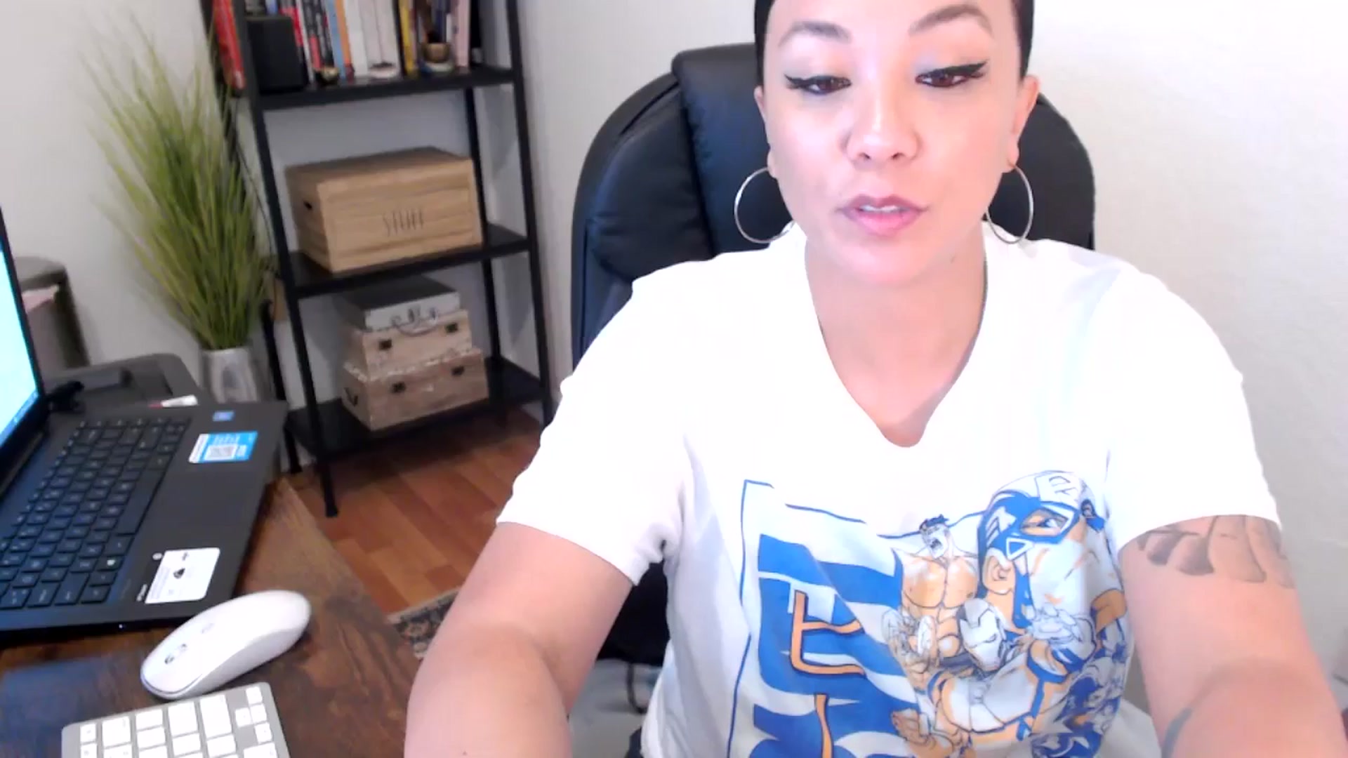 Gallery image thumbnail from MickaylaMoon's myfreecams stream on, 08/05/2024, 19:28 image 9 of 20